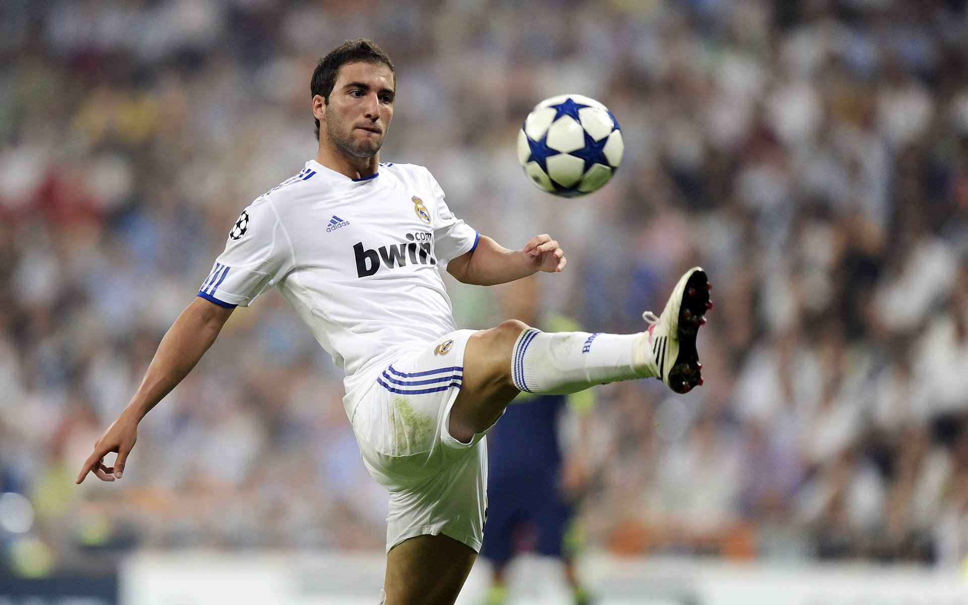 开云体育中国官方网站-法甲高潮:超级德比,里尔逆转巴黎,精彩纷呈,法超杯里尔和巴黎圣曼比分